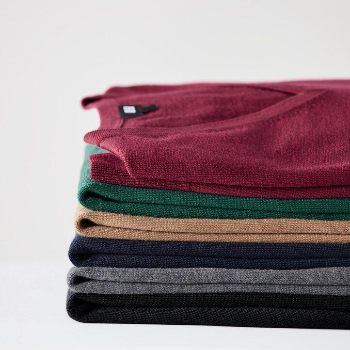 maglioni da uomo uniqlo in lana merino extra fine 100 grigia con scollo a v
