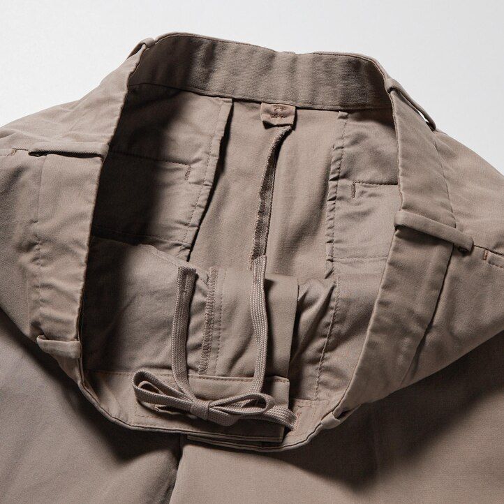 pantaloni da uomo uniqlo smart cotton bianchi alla caviglia