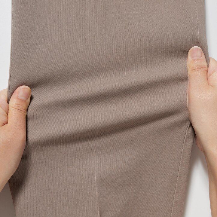 pantaloni da uomo uniqlo smart cotton bianchi alla caviglia