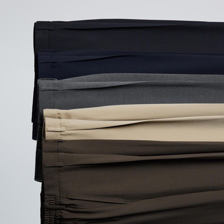 pantaloni a gamba larga uniqlo plissettati da uomo beige