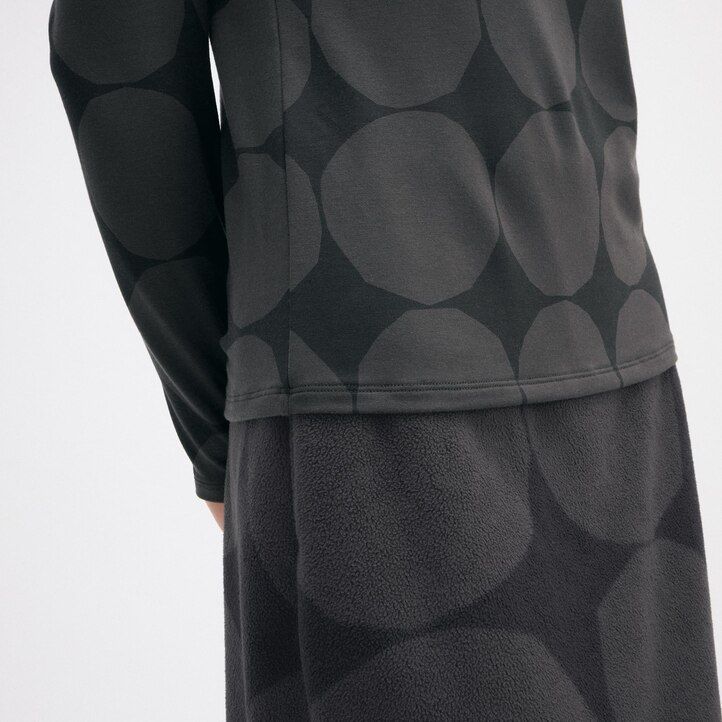 magliette termiche da donna uniqlo heattech con maniche stampate a pois grigio scuro