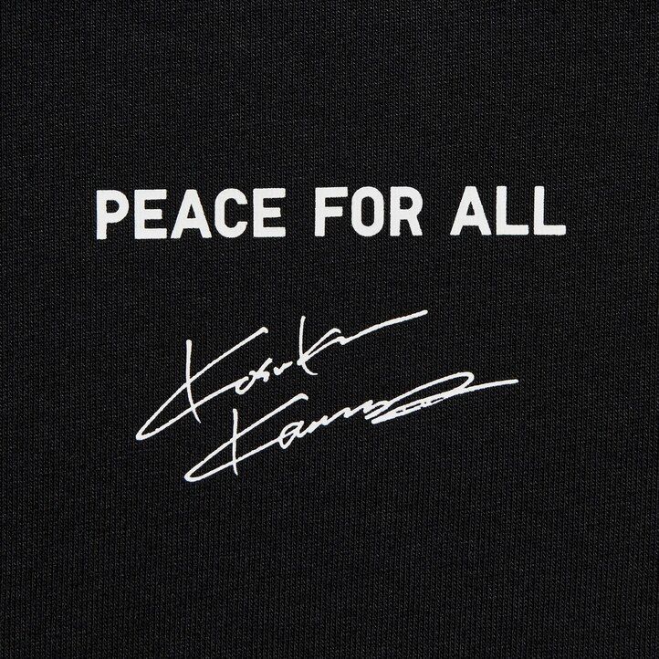 t-shirt da donna nere uniqlo peace for all graphic kosuke kawamura