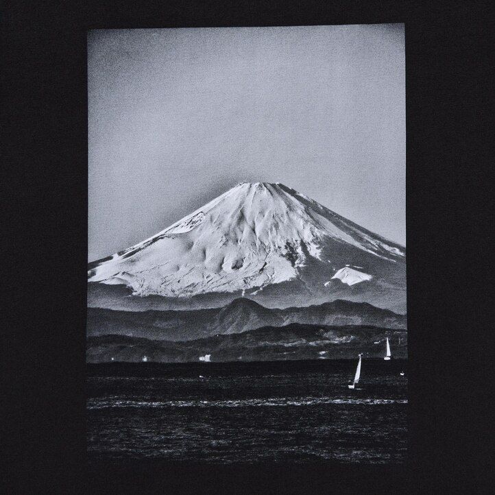 t-shirt da donna uniqlo peace for all graphic daido moriyama nere
